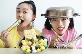闺蜜恶作剧：矫情妹子奇葩点餐，空盆教训超逗笑，恶搞又解气视频封面