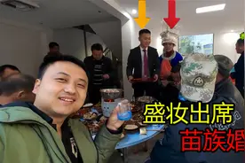 黔东南苗族传统婚礼，新郎官和新娘子向客人敬酒，现场热闹非凡视频封面