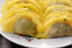 教你自己在家做蛋饺，漂亮又好吃，做法简单，只需一把汤勺就可以视频封面