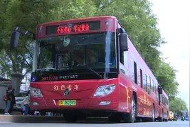 北京公交开通红色专车党史游学线路 全线配置流动书架、讲解员视频封面