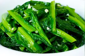 广东人炒青菜为什么那么好吃？原来是这样炒的，翠绿爽口不出水