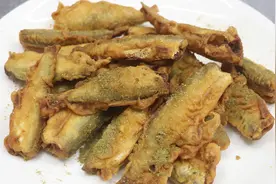 干炸小河鱼的家常做法，外皮酥香脆爽，里面骨头都能直接吃，真香视频封面