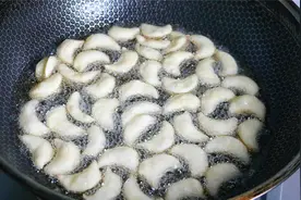 1个鸡蛋，1碗面，教你做创意小零食，外酥里甜嘎嘎香，孩子超爱吃视频封面