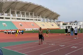 山西晋城的体育场，大型体育场馆向市民开放的很少见视频封面