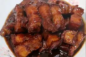 大厨教你红烧肉的正宗做法，不加水，不加老抽，入口即化没腥味视频封面