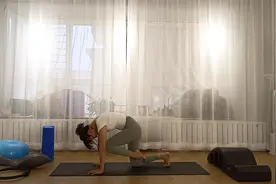 想要蜜桃臀的跟我练，每天50次，收紧核心减赘肉，屁股1天比1天翘视频封面