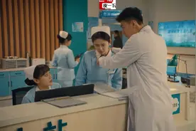 美女护士打嗝不停，中医小伙霸道的拉过来按了几下居然神奇的好了视频封面