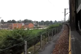 记录焦柳铁路北段，老式绿皮火车出济源站进轵城站，开往洛阳方向视频封面