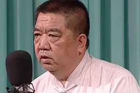 孟凡贵说相声太专业，一句话抖出无数包袱，台下笑翻了|笑动剧场视频封面