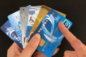 银行卡上闪付俩字是什么意思？多亏银行朋友提醒，好多人还不清楚视频封面