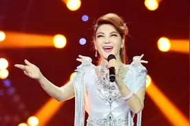 乌兰图雅白靴配短裙，草原美女性感迷人！视频封面