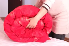 棉花被、纤维被、蚕丝被、羽绒被哪种更好用？今天总算清楚了视频封面