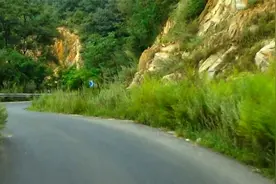 走在这样的山区公路上就是一种刺激和享受。西营绿道。山东济南视频封面