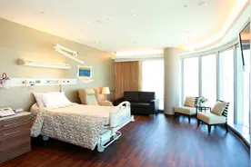 探秘香港最豪华私立医院，最贵套房45000港币一晚！视频封面
