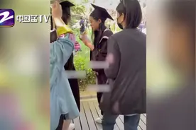 关晓彤王俊凯周也拍摄毕业照 身穿学士服尽显青春活力视频封面