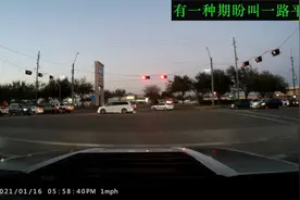 交通事故合集：救护车成功在三道品躲过拦路车2021-1-21视频封面