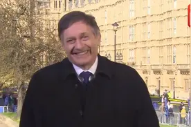 笑出猪叫！BBC记者播报英航乌龙消息 笑场笑到主持人都看不下去视频封面