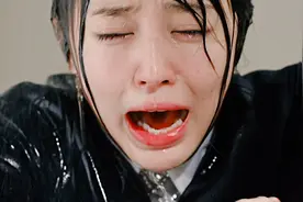 失踪多年的女友出现和男友相见，但女友隐藏身份假装不认识男友视频封面