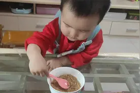 自家种的芝麻，烘培后用古法制成芝麻盐，小宝宝吃起来美味又补钙视频封面