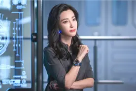 众女星遇上成龙，现场把李冰冰吓到，和范冰冰相拥登游艇视频封面