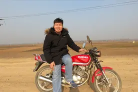 农民小天天2000元买的铃木王，放半年一打就着，骑了一圈太拉风了视频封面
