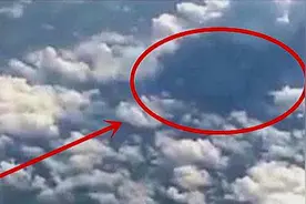 空姐万米高空中发现“人影”，手机记录诡异一幕，网友：咋回事？视频封面