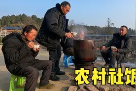 大山里玉平一家忙不停，用野蒿跟腊肉做一大锅社饭，这配料真丰富视频封面