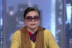 金牌调解：丈夫带初恋外出旅游，妻子忍受不了，当场发飙视频封面