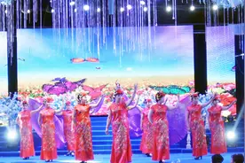 模特走秀《蝶恋花》，乐曲优美，声音甜美，令人陶醉视频封面
