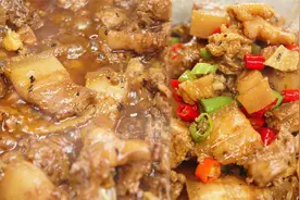 鸡肉不焯水不腌制，只用五花肉和紫苏酱一起炒着吃,香喷喷视频封面