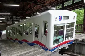 日本山区的火车，适应地形很重要视频封面