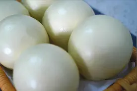 蒸馒头到底要不要二次醒发？教你3个小技巧，雪白松软不塌陷！香视频封面
