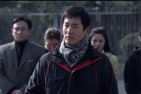 名校：班主任要走了，曾经最刺头的学生跪下，哭着求他别走！视频封面