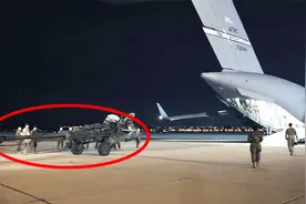 实拍：美国空军C-17运输机向乌克兰运送M-777榴弹炮！视频封面