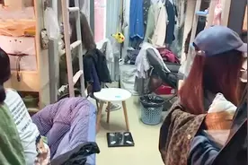 小姐姐寝室翻唱当今热歌，合唱声让人耳朵怀孕了，请原地出道吧！