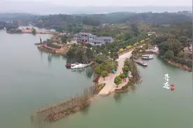 航拍广西南宁横州西津公园，绿水青山的环境，钓鱼的天堂视频封面
