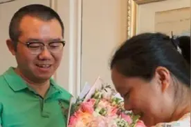 44岁涂磊妻子首露面：一出场长相令人大跌眼镜！难怪涂磊不愿公开视频封面