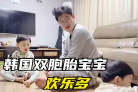 韩国萌娃生气用头猛撞地，妈妈虽心疼但不妥协，教育后罚站10分钟视频封面