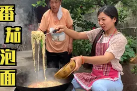 这样做出来的番茄泡面就是霸道，酸辣爽口回味无穷艳红能吃两大盆视频封面