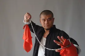 冷兵器时代的九节鞭能否防身，别被电视误导，实战起来吃亏的是你视频封面