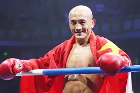 中国拳王”武僧一龙现状：花1000万买游艇，身边美女如云！视频封面