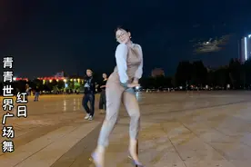 十五的月亮十六圆，美女月光下独舞好美，像嫦娥奔月这画面美醉了视频封面