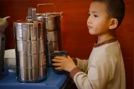 儿子走路总是踮着脚，妈妈好奇地带他去检查，看到诊断书不能接受视频封面