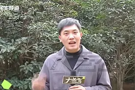 羡慕！男孩将剥好的水果摆成心形送女友，女友甜到不舍得吃视频封面