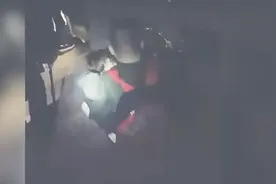 黄山玉屏索道故障致200余人滞留 游客连夜步行摸黑下山视频封面