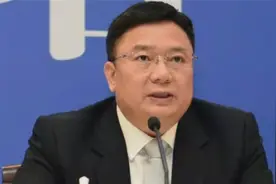 广东省政府原副秘书长曹达华被双开！被批：贪婪自私、腐化堕落视频封面
