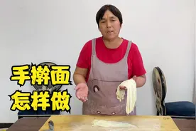 天天奶奶：教大家做手擀面，详细讲解和面揉面梨面的技巧视频封面