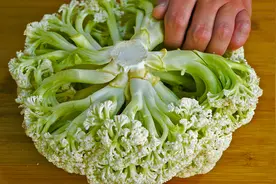 这才是花菜最好吃做法，爽脆可口超下饭，保准天天吃不够，收藏了视频封面