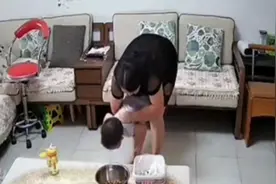 梅州一宝宝吃龙眼卡喉，奶奶“教科书式”急救视频封面