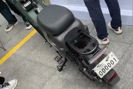 广州市首辆登记上牌电动自行车，车主：十分钟搞掂视频封面